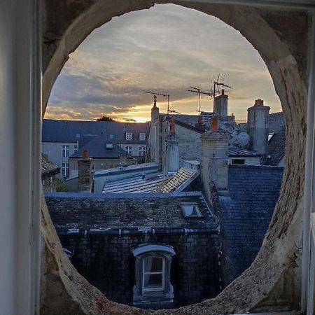 Charmant Appartement Renove Bayeux Bagian luar foto