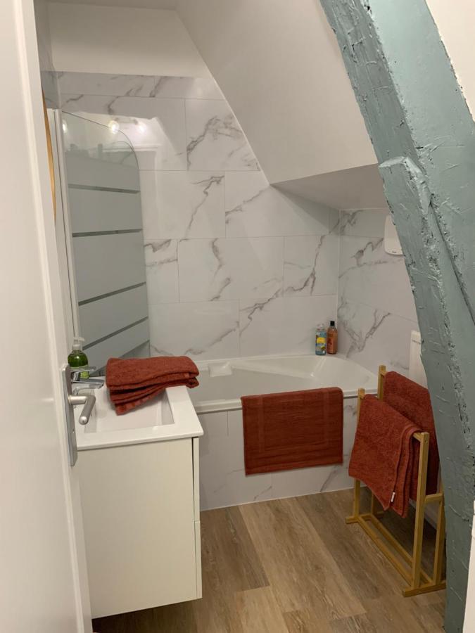 Charmant Appartement Renove Bayeux Bagian luar foto