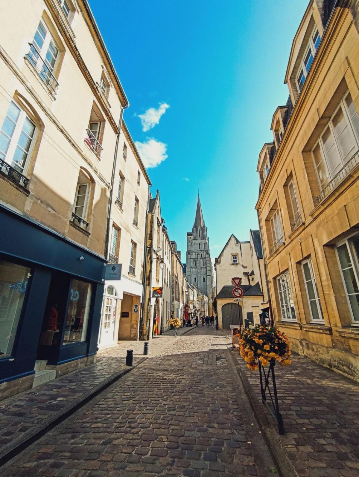 Charmant Appartement Renove Bayeux Bagian luar foto